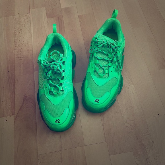 Balenciaga - Picture 1 of 4